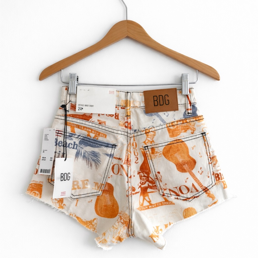 NWT Urban Outfitters BDG Pitched Waist Short Canvas‎ Print 100% Cotton SIZE 24